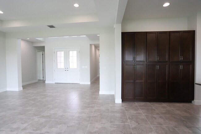 Building Photo - 15192 Wildwood Cir