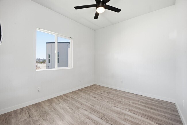 Building Photo - 6330 Mesita Dr