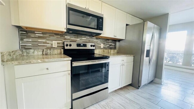 Building Photo - 4016 Woodfern Dr