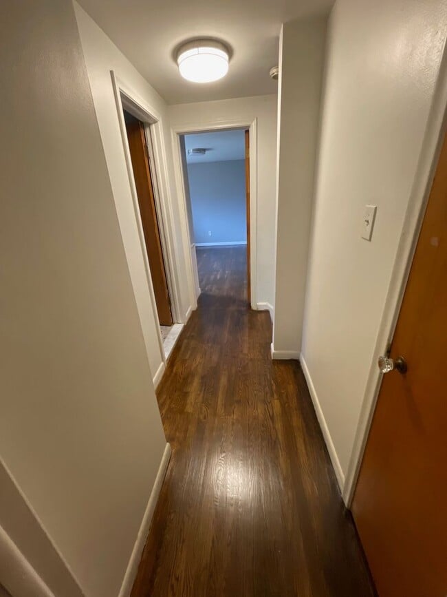 Building Photo - 3-Bedroom Home in Sought-After Cranbrook Village