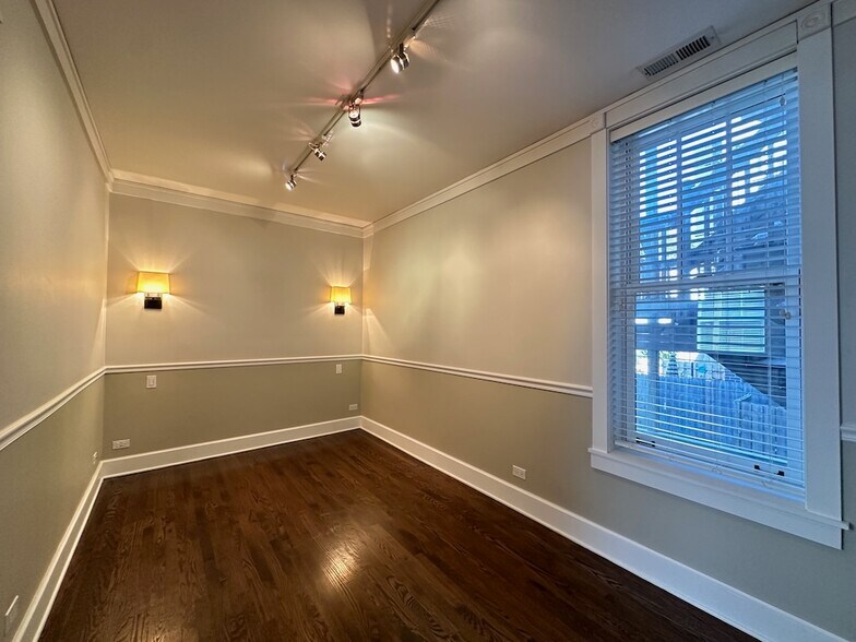 Building Photo - 3614 N Bosworth Ave