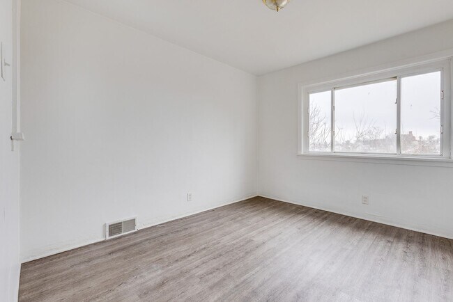 Building Photo - 440 Hays Ave