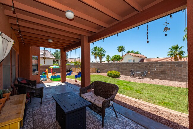 Building Photo - 10213 S Del Rey Dr