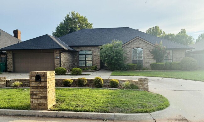 Building Photo - Beautiful Home in Westbury South Ready for Move-In!