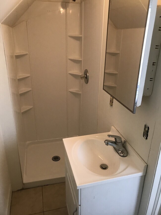 Building Photo - 900 W Main St