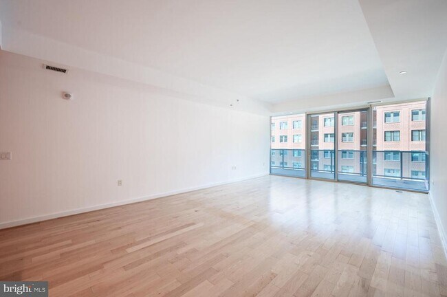 Building Photo - 1881 N Nash St