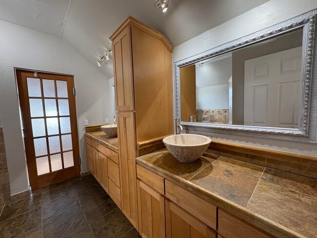 Building Photo - 8612 Eagle Rock Ave NE