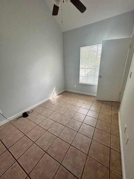 Building Photo - 12161 Armenia Gables Cir