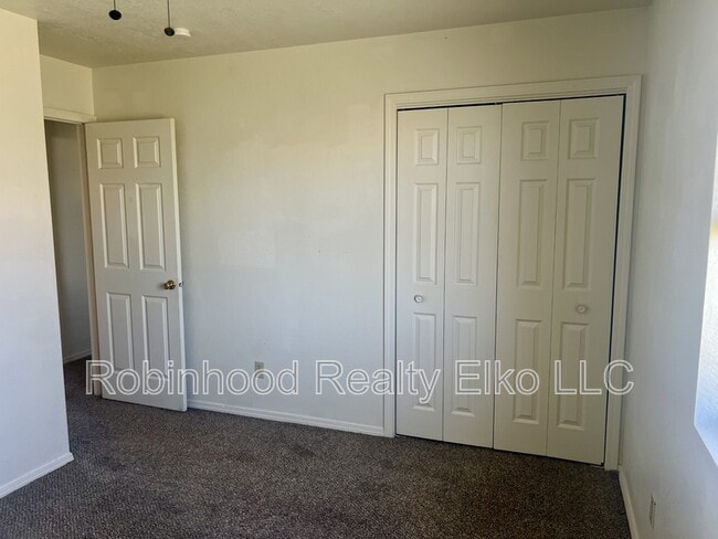 Building Photo - 132 Flora Pl