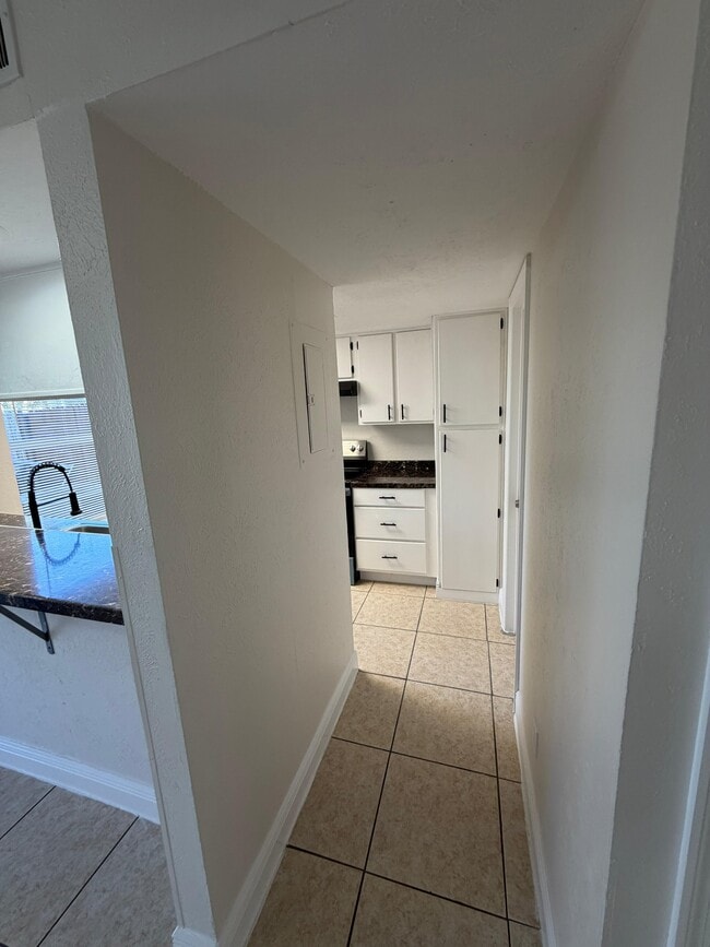 Building Photo - 4031 Norwich Rd