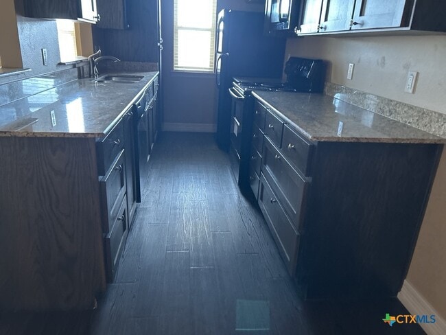 Building Photo - 2710 S Clear Creek Rd