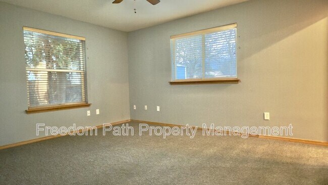 Building Photo - 1181 Elderberry Cir