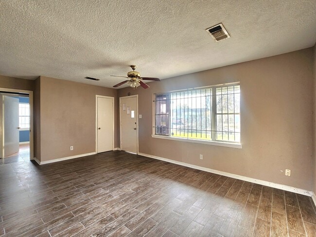 Building Photo - 13001 Knollcrest St