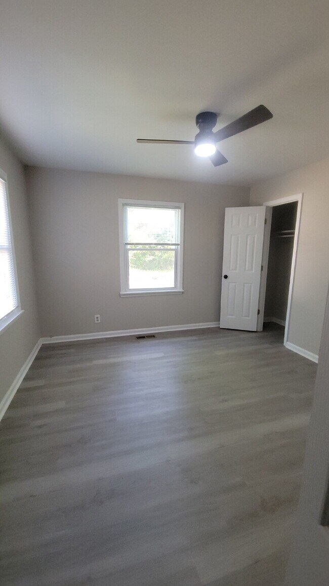 Building Photo - "2-Bedroom Retreat with Cozy Comfort in Huntsville!"