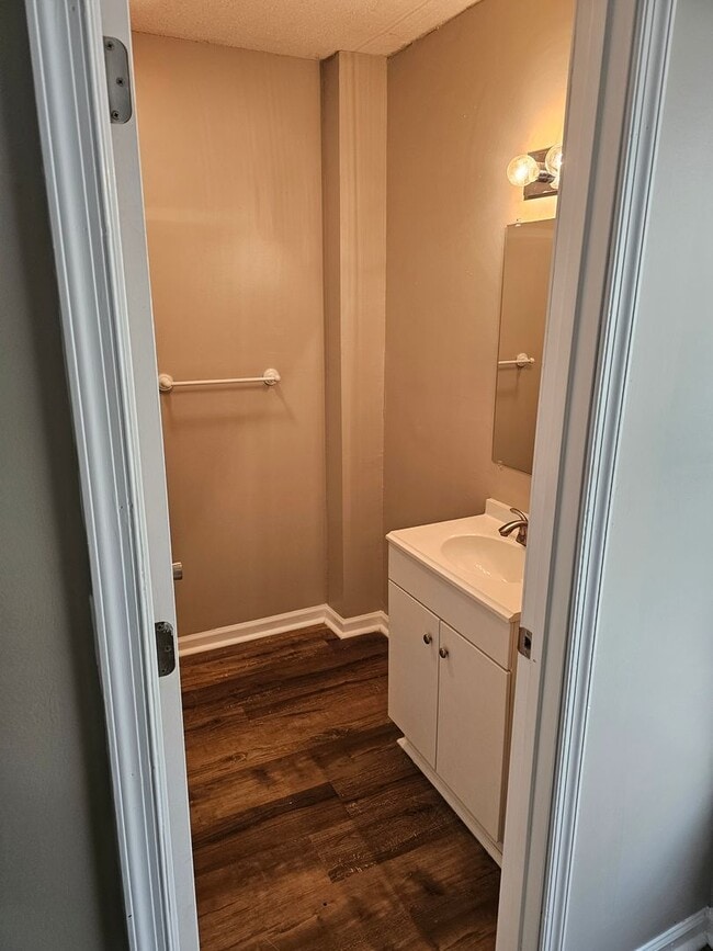 Building Photo - 1737 Moses Ave