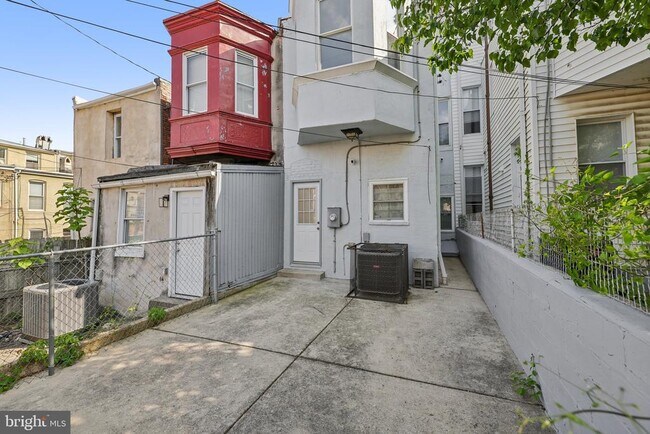 Building Photo - 1628 E Biddle St