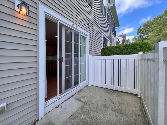 Building Photo - 4170 Bunker Hill Dr N