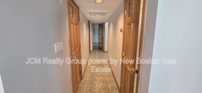 Building Photo - 120 Savage St