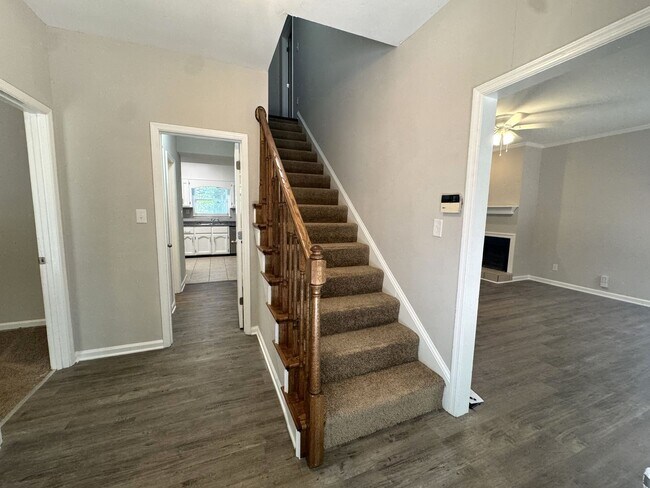 Building Photo - Five Points 6br House