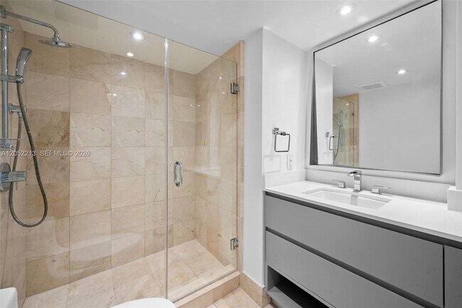 Building Photo - 520 Brickell Key Dr