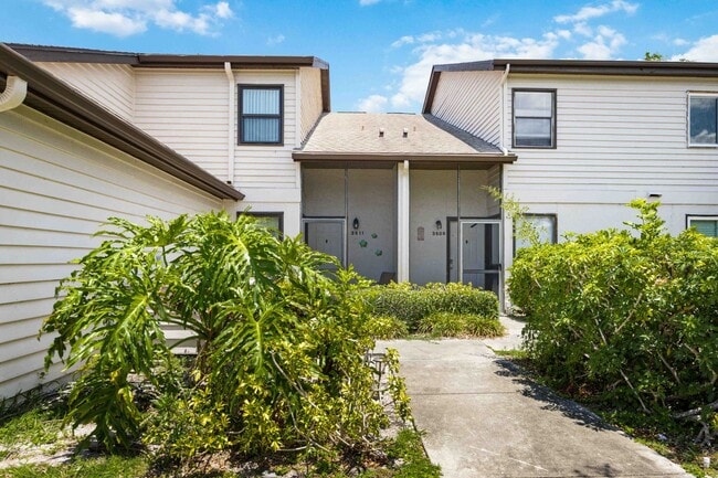 Building Photo - Seasonal or Annual 2 Bedroom, 2.5 Bathroom...