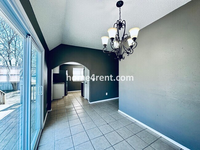 Building Photo - Updated 3 Bed, 2 Bath Ranch Home near Downtown Olathe!