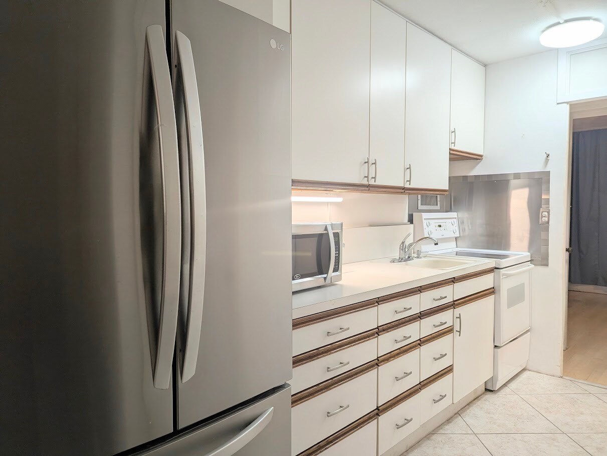 Building Photo - 425 Ena Rd