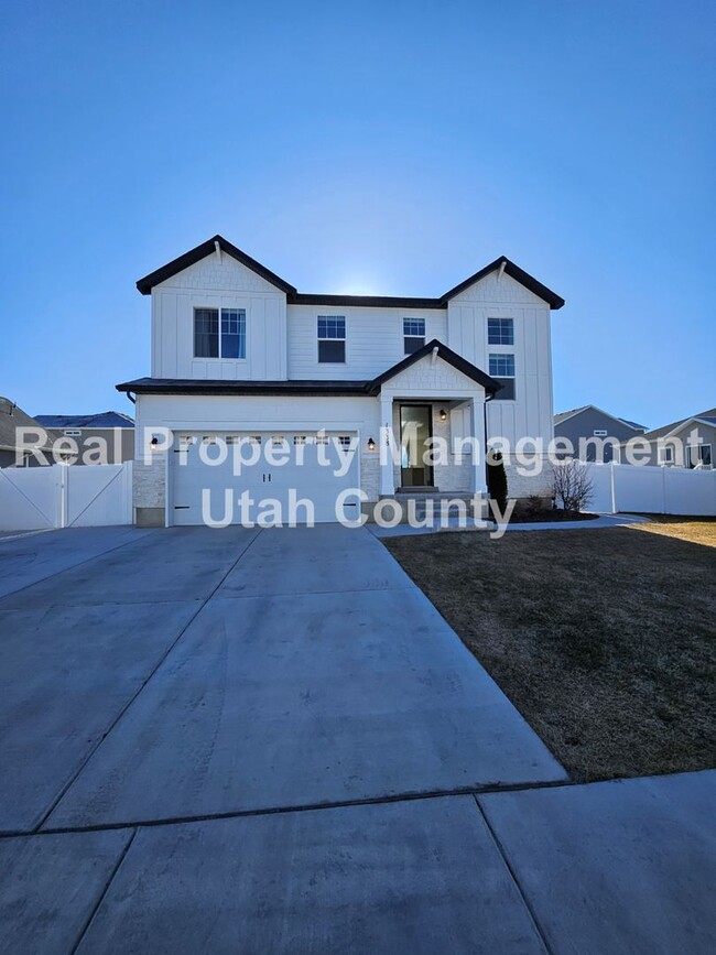 Building Photo - Large Home on Arrowhead Trail