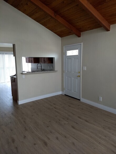 entry area - 428 30th St