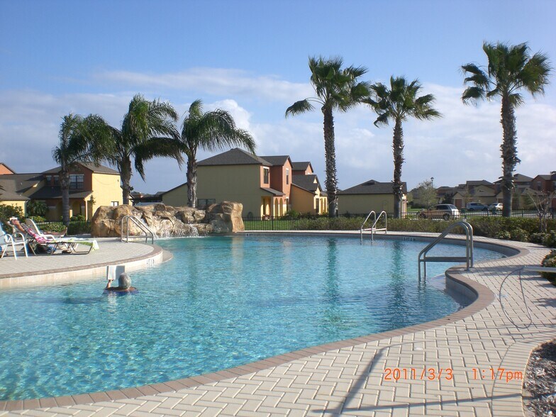 Community heated pool - 4590 Radiant Way