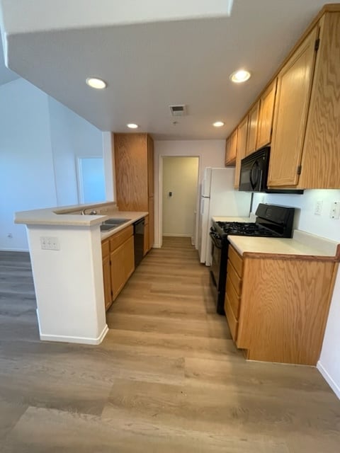 Primary Photo - 1894 Lorient Pl