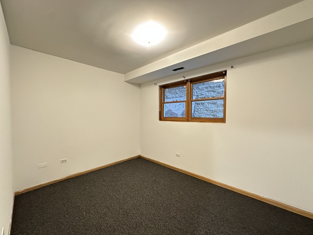 Building Photo - 918 N Paulina St