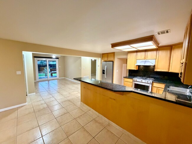 Building Photo - 3 Bed 1 Bath on a quiet country road