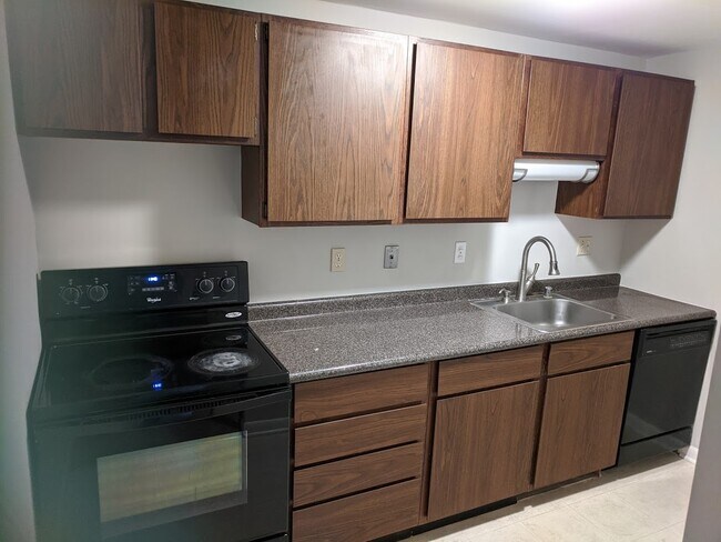 Fully equipped kitchen - 3156 Bishop St