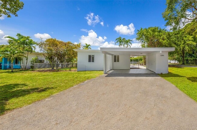 Building Photo - 1096 Raven Ave