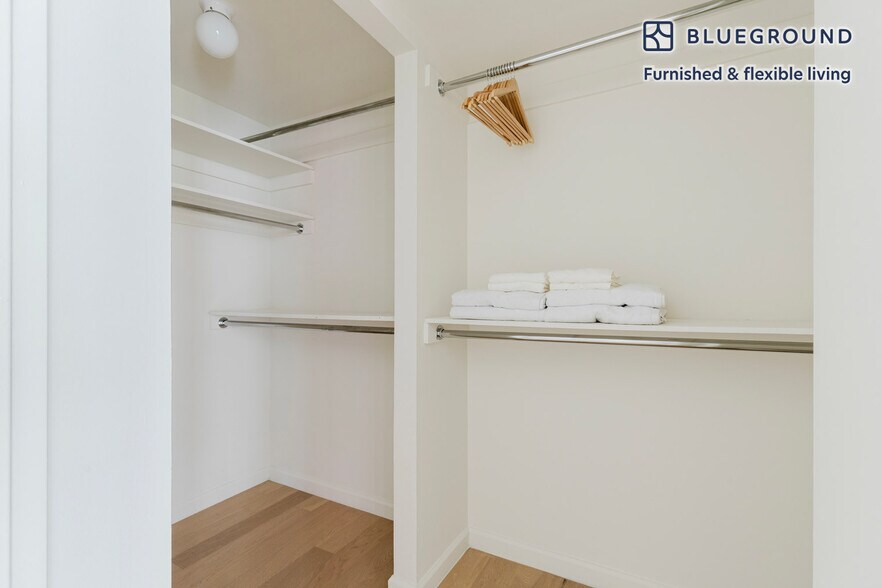 Building Photo - 255 W 94th St