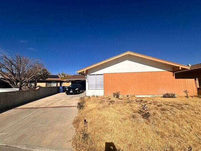 Primary Photo - 129 E Ave Q4
