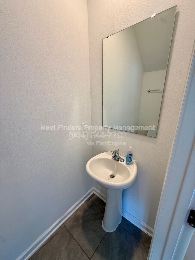 Building Photo - 56 Sage Br St