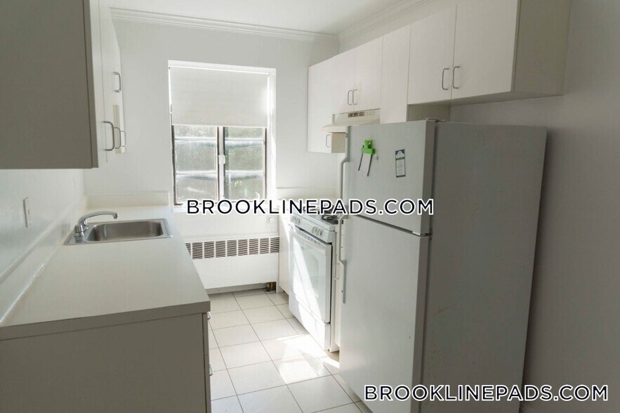 Building Photo - 84 St Paul St