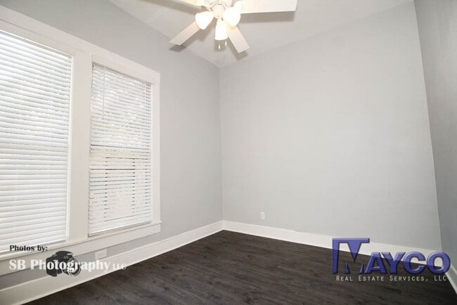 Building Photo - 3 bedroom 2 bath in Highland!