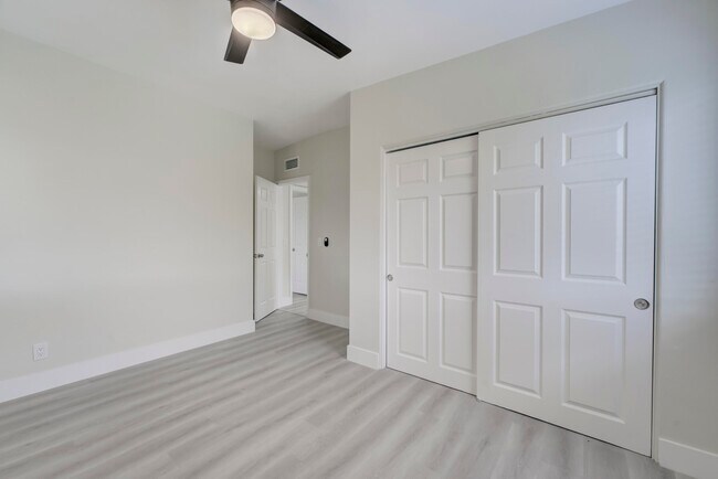 Building Photo - 840 Bradley St