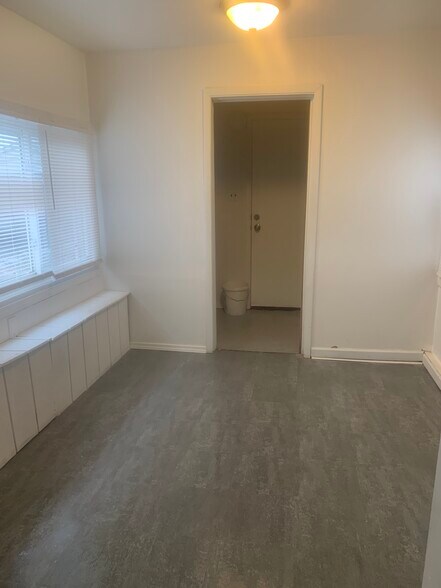 Dinning room or third bedroom - 11055 Chapp Ave