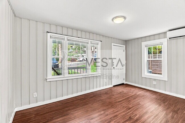 Building Photo - 4 Farrwood Ave