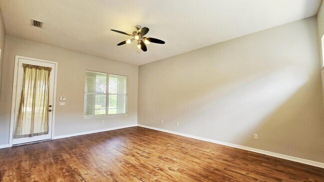 Building Photo - 12761 Bideford Ave