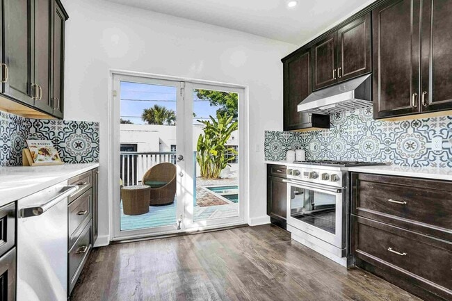 Building Photo - 435 35th St