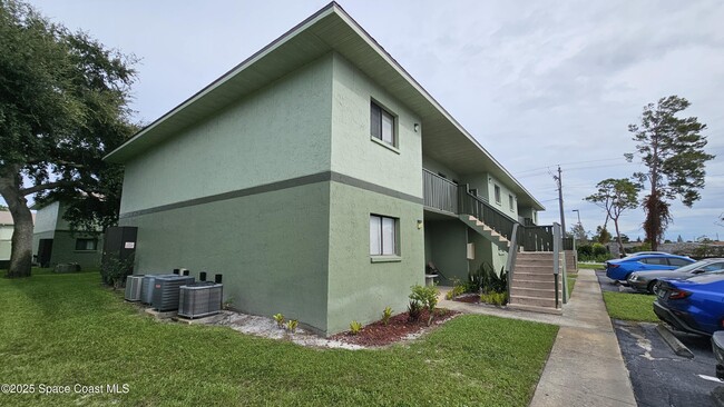 Building Photo - 1556 University Ln