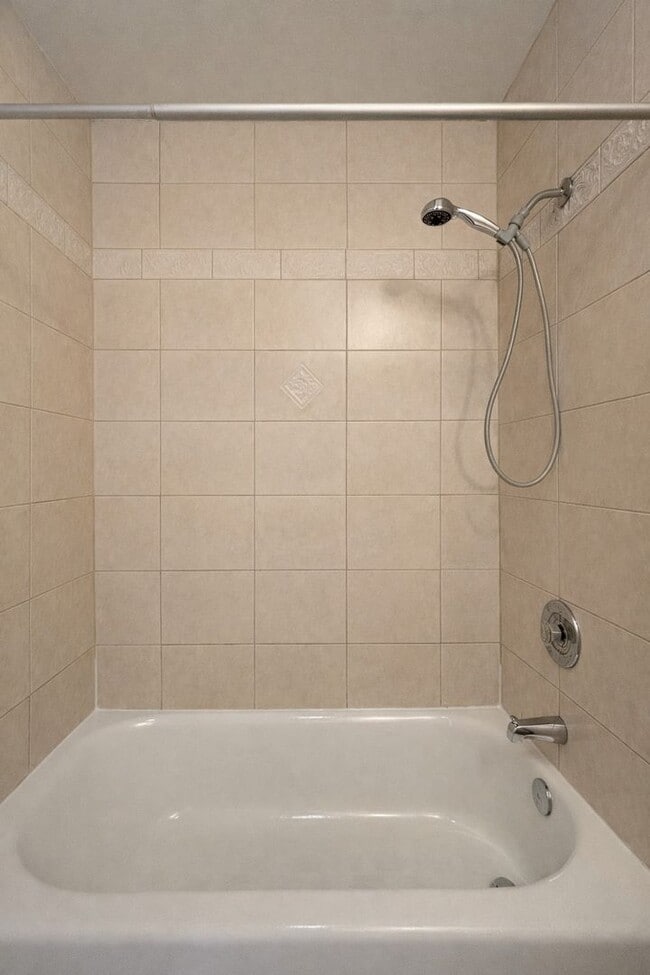 Building Photo - 105/107 SE 2ND AVE