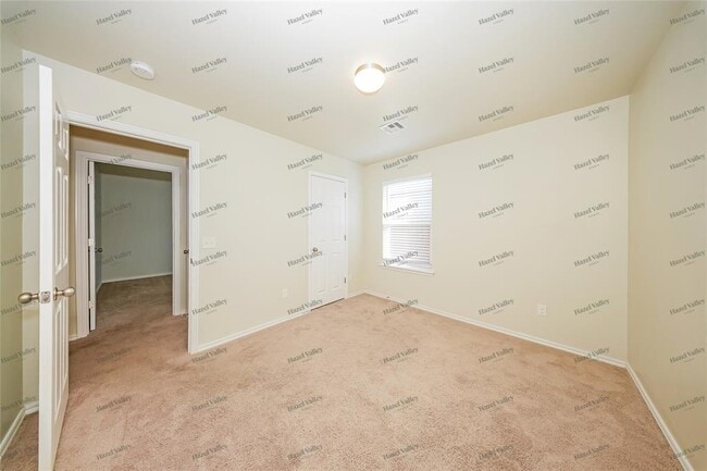 Building Photo - 10201 Hidden Village Dr