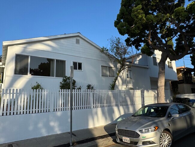 Building Photo - 657 Raymond Ave