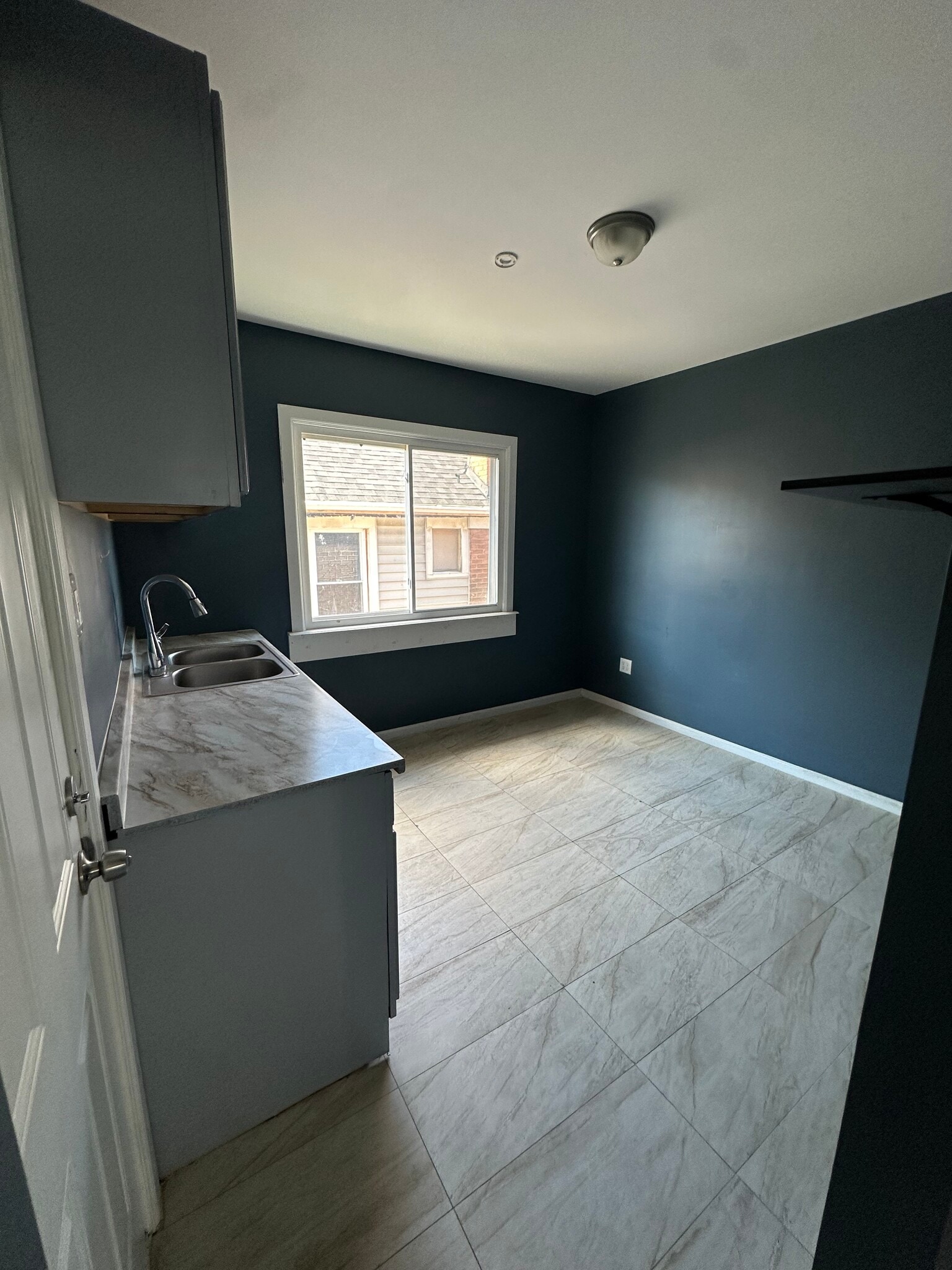 Kitchen - 2471 Ford St